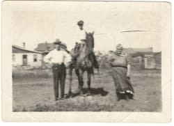 Albert (Ab) (centre) with parents Jesse and Mary